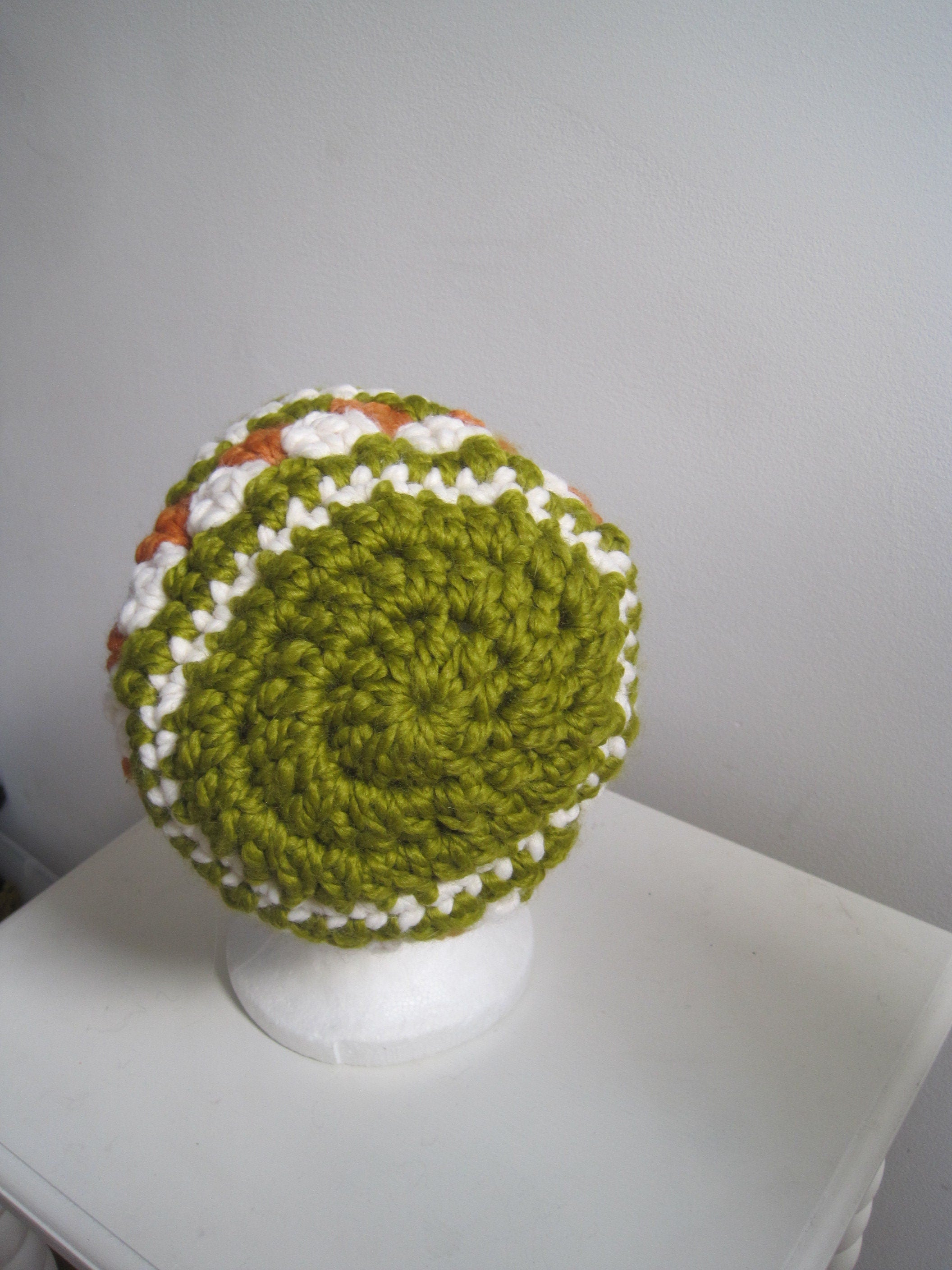 Crocheted chunky cap: green, cream and orange "Andy"