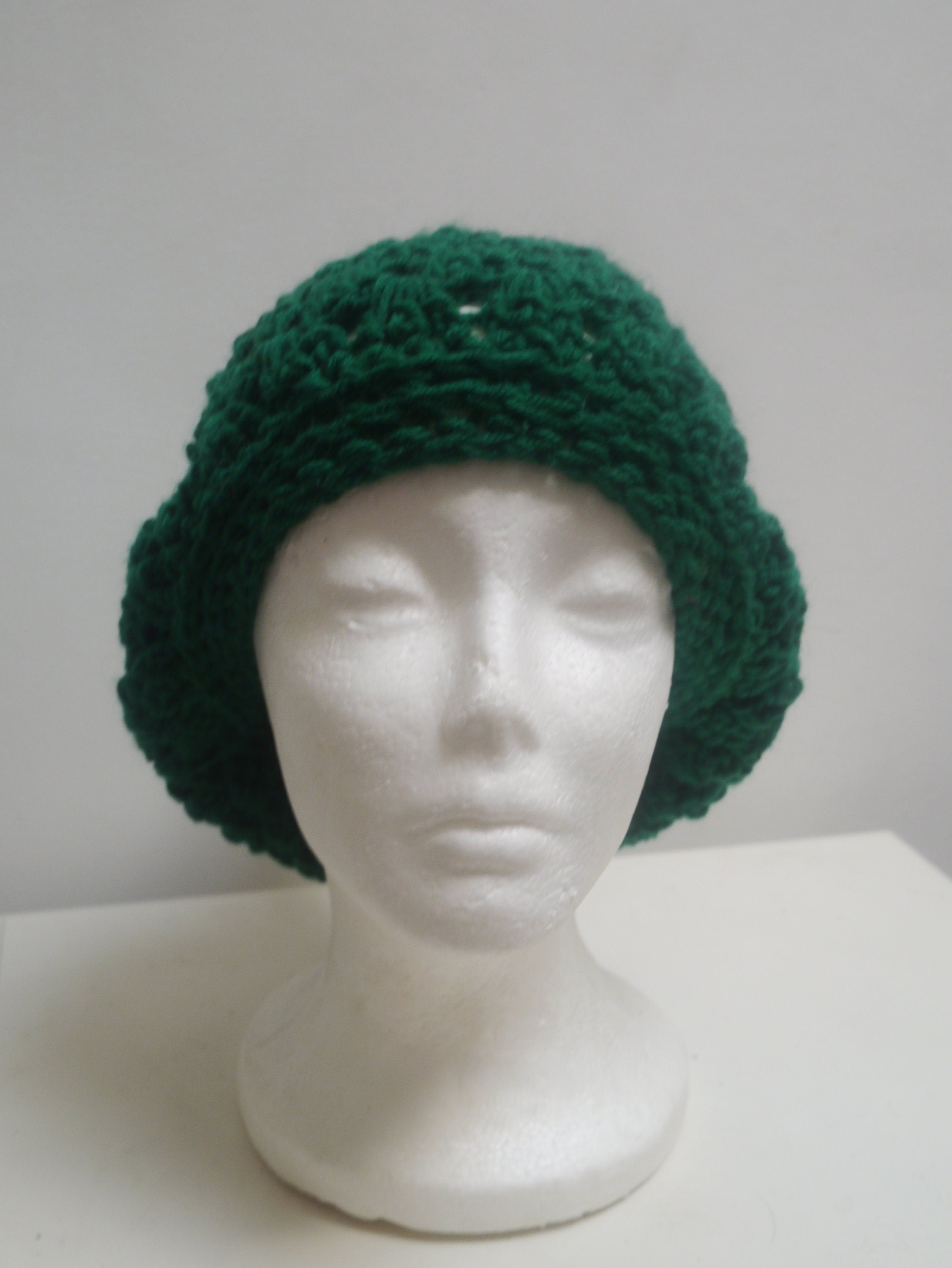 green handmade hat, green pompom hat, green pompom beret, crochet hat, slouchy hat “city”